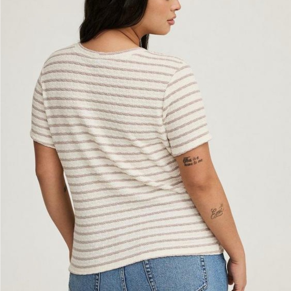 Torrid Textured Cream and Taupe Short Sleeve Tee - Picture 3 of 6